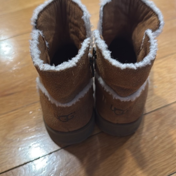 Ugg girl zipper boots size 11 . - Picture 3 of 10